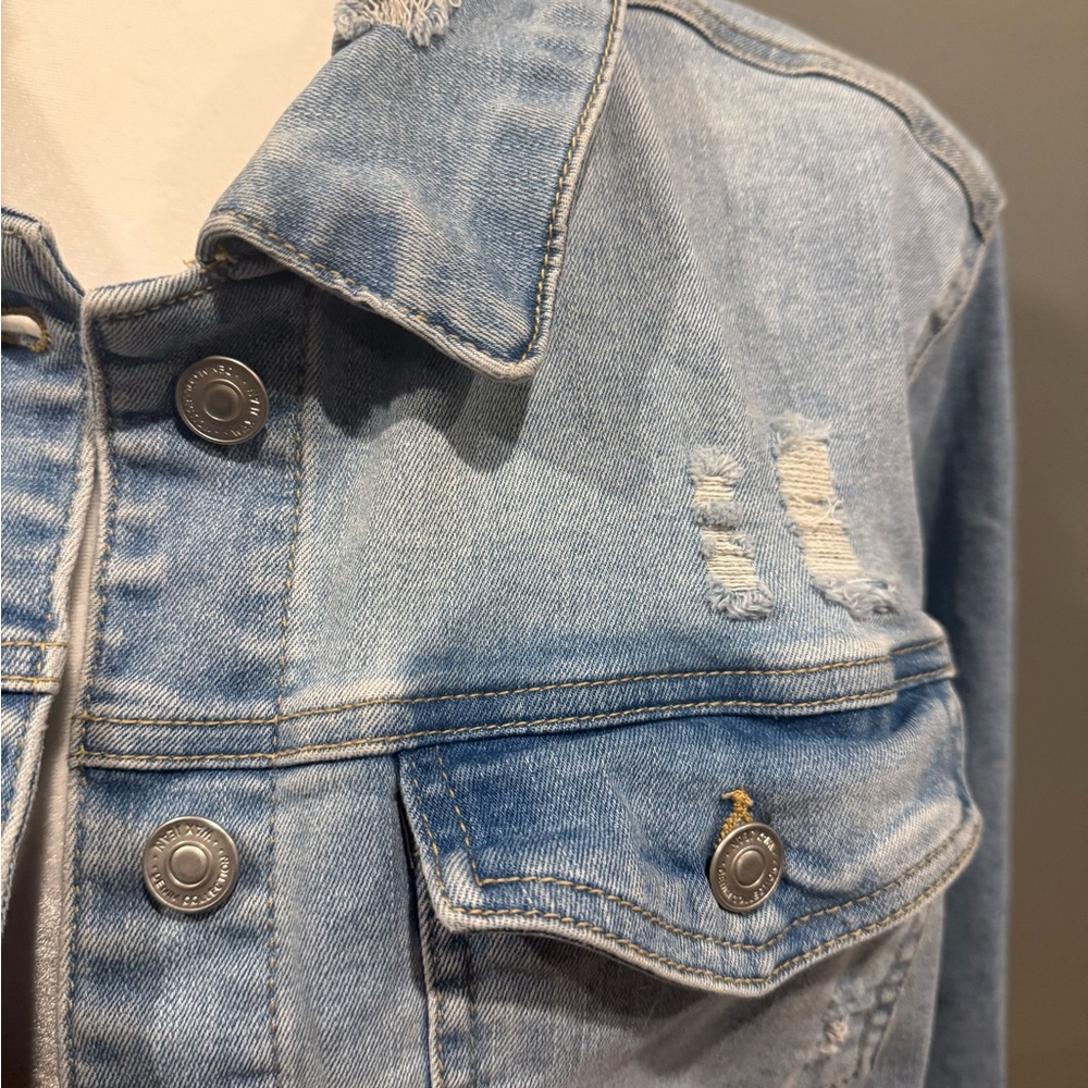 *PRE-OWNED* Wax Jean Women's 3X Light Blue Distressed Denim Jacket - Picture 4 of 8